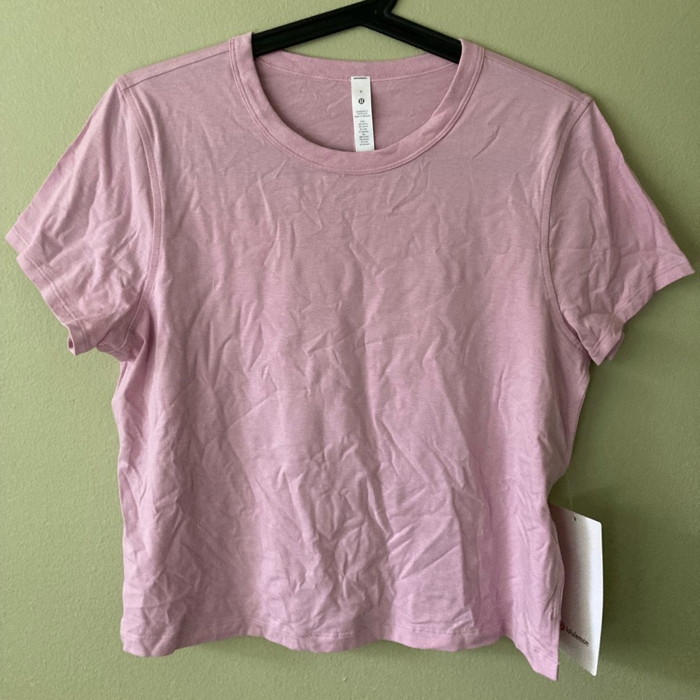 NWT Lululemon classic fit cotton tee blend in size 6